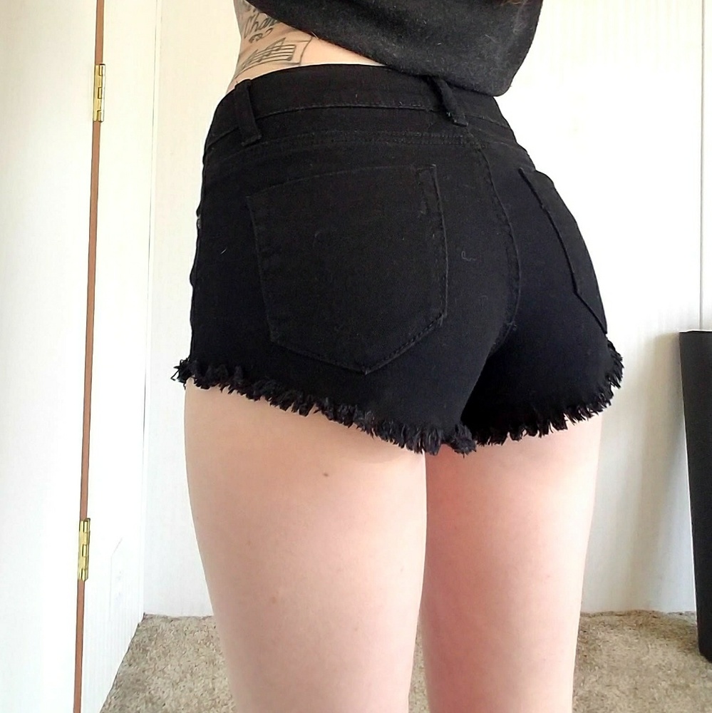 🌵SOLD ON DEPOP🌵Black short shorts.